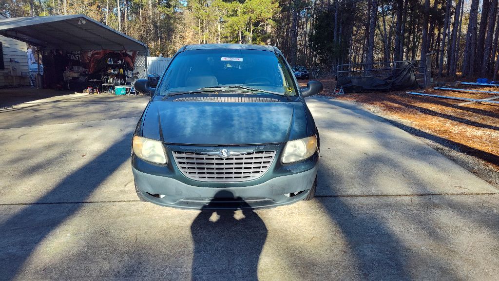 2001 Chrysler Voyager Base's photo